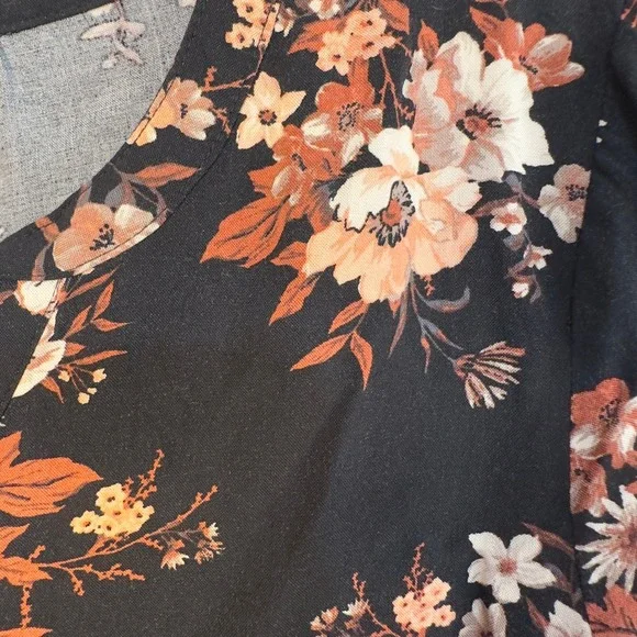 Croft &‎ Barrow Floral Print Top 3/4 Sleeve V-Neck Blouse Black Brown Orange S - Picture 3 of 6